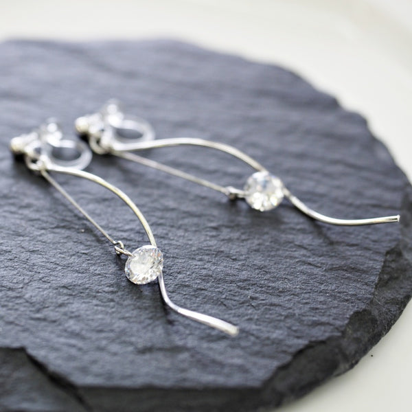 Elegant Gold Wave Bar Cubic Zirconia Invisible Clip-On Earrings | Graceful & Featherlight