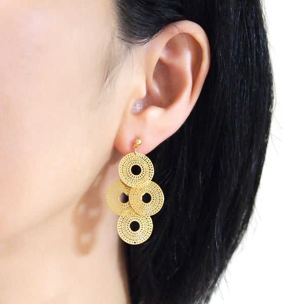Dangle gold circle filigree invisible clip on earrings - Miyabi Grace