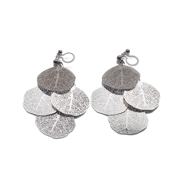 Dangle silver four leaf filigree invisible clip on earrings - Miyabi Grace