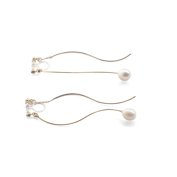 Double Sided White Freshwater Pearl with Wave Bar Invisible Clip On Earrings (Gold tone) - Miyabi Grace