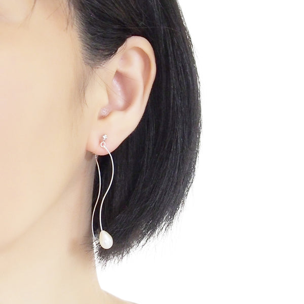 Double Sided White Freshwater Pearl with Wave Bar Invisible Clip On Earrings (Silver tone) - Miyabi Grace