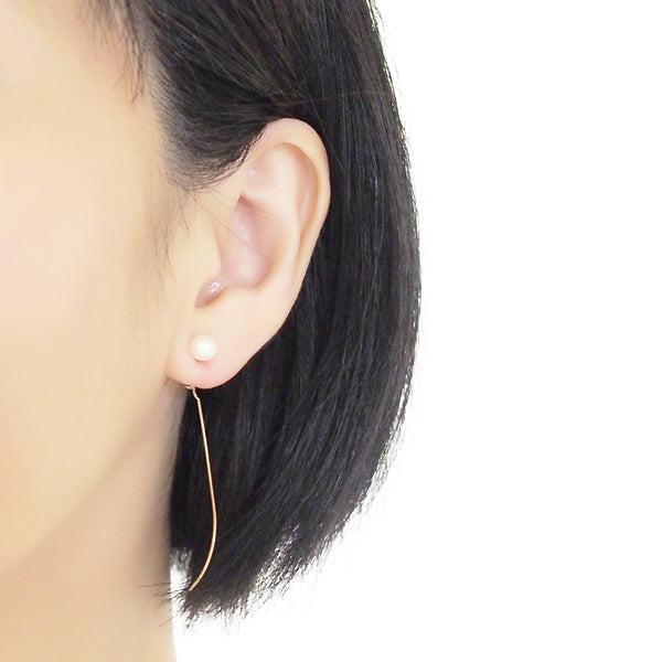 Double Sided White Freshwater Pearl Invisible Clip On Stud Earrings (Gold tone Wave Bar) - Miyabi Grace