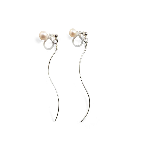 Double Sided White Freshwater Pearl Invisible Clip On Stud Earrings (Silver tone Wave Bar) - Miyabi Grace