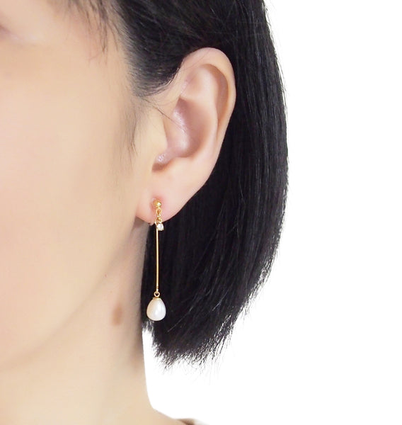 White Teardrop Freshwater Pearl Invisible Clip On Earrings (Gold tone) - Miyabi Grace