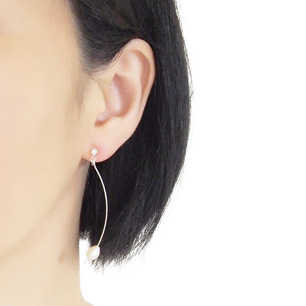 White Teardrop Freshwater Pearl Invisible Clip On Earrings (Silver tone Wave Bar) - Miyabi Grace