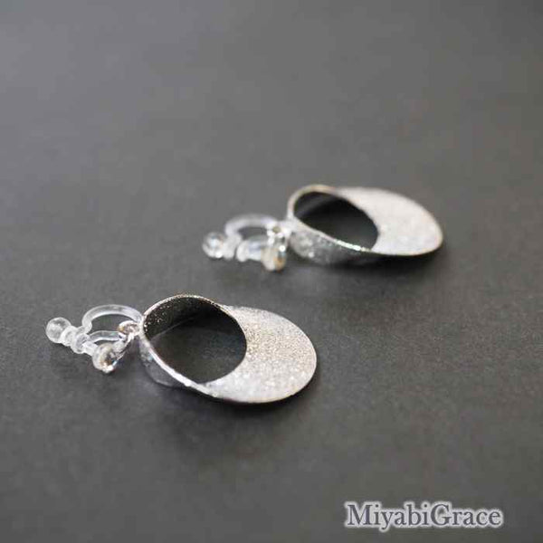 Dangle  Metallic Twisted Open Circle Invisible Clip On Earrings