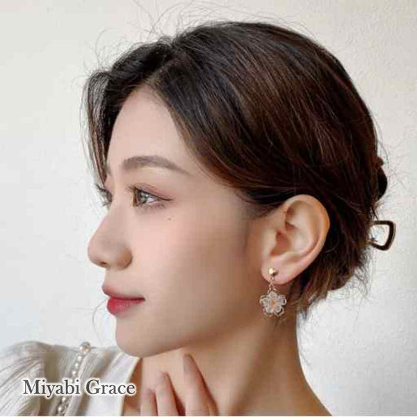 Dangle White Flower Gold Clip On Earrings