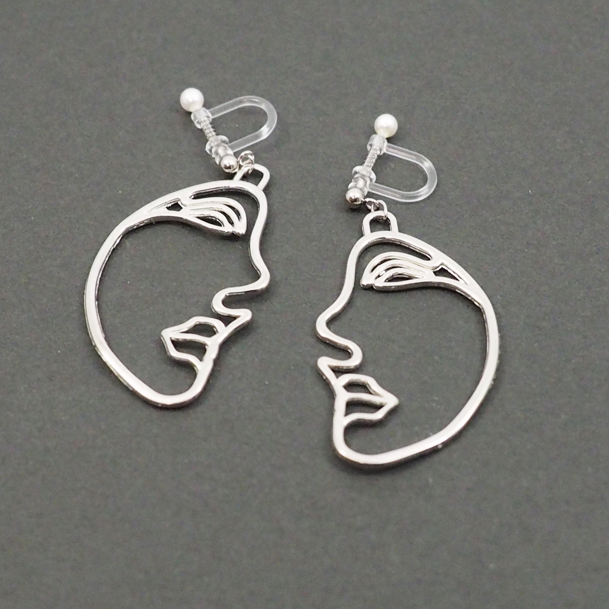 Amazing! Comfortable And Pierced Look Silver Picasso Face Side