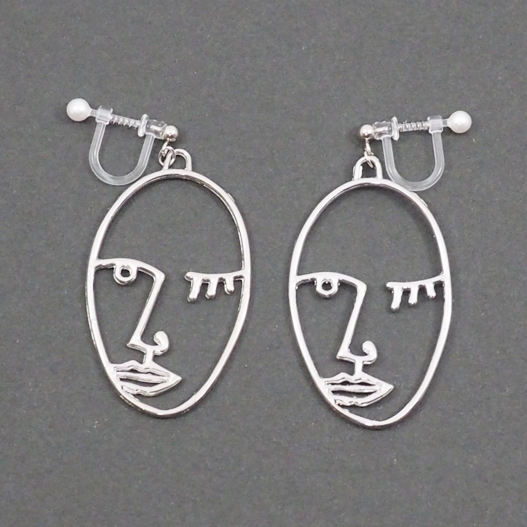 Amazing! Comfortable And Pierced Look Silver Picasso Face Wink