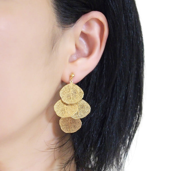 Dangle gold four leaf filigree invisible clip on earrings - Miyabi Grace
