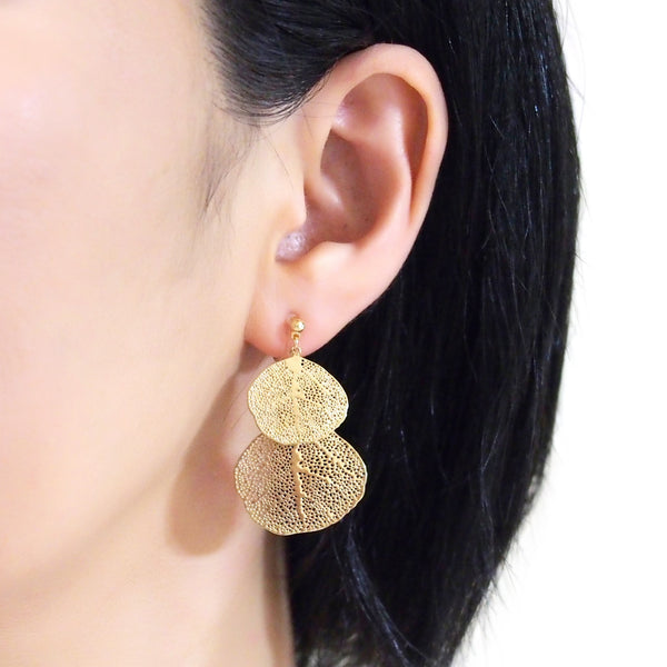 Gold two leaf filigree invisible clip on earrings - Miyabi Grace