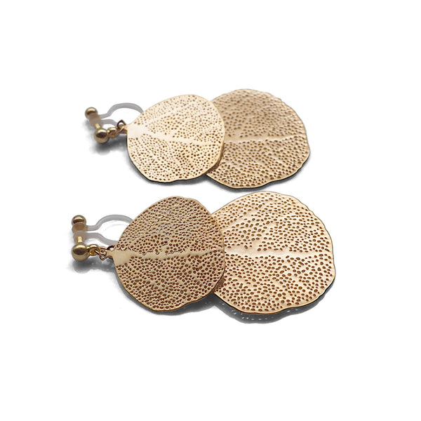 Gold two leaf filigree invisible clip on earrings - Miyabi Grace