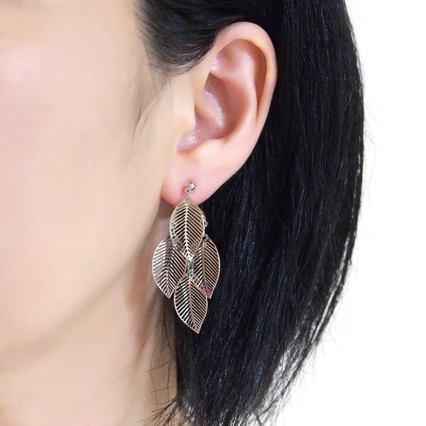 Silver four leaf filigree invisible clip on earrings - Miyabi Grace