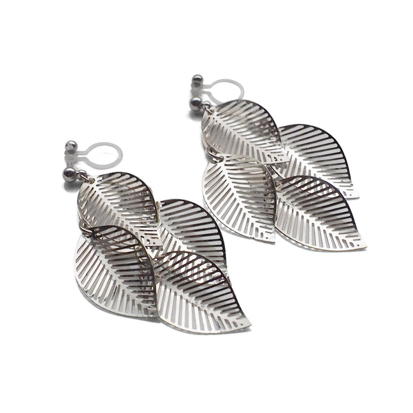 Silver four leaf filigree invisible clip on earrings - Miyabi Grace