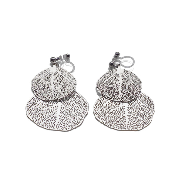 Silver two leaf filigree invisible clip on earrings - Miyabi Grace