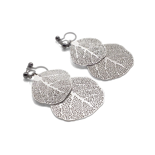 Silver two leaf filigree invisible clip on earrings - Miyabi Grace