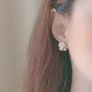 White Flower Pearl Invisible Clip On Stud Earrings