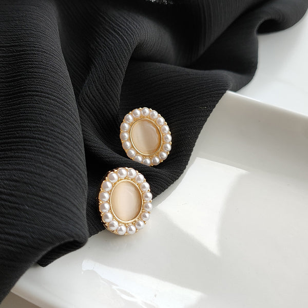 Vintage Style White Pearl Gold Crystal Rhinestone Invisible Clip On Stud Earrings