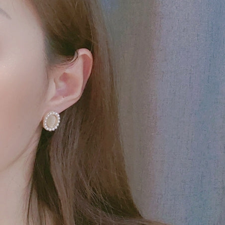 Vintage Style White Pearl Gold Crystal Rhinestone Invisible Clip On Stud Earrings