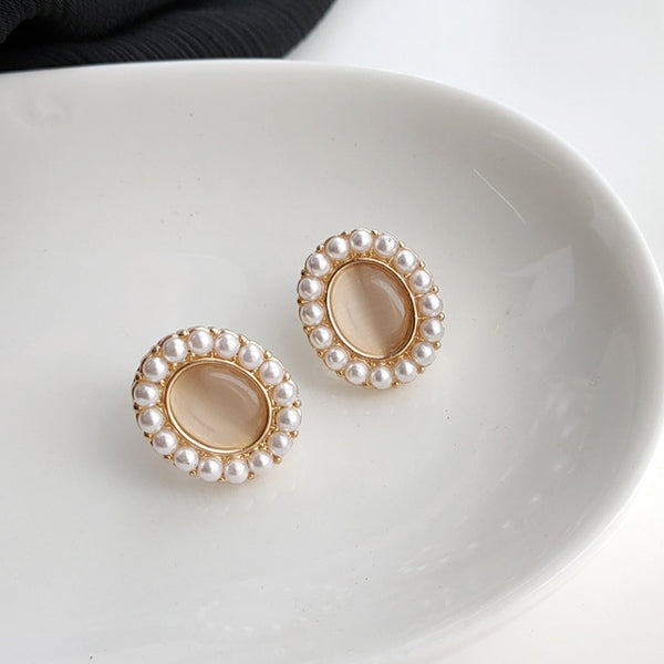 Vintage Style White Pearl Gold Crystal Rhinestone Invisible Clip On Stud Earrings