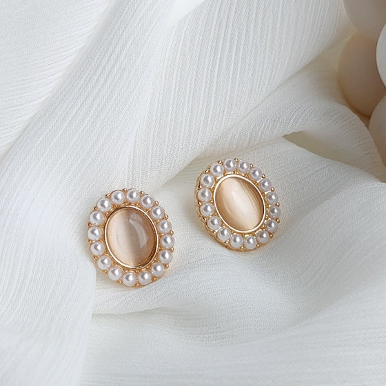 Vintage Style White Pearl Gold Crystal Rhinestone Invisible Clip On Stud Earrings