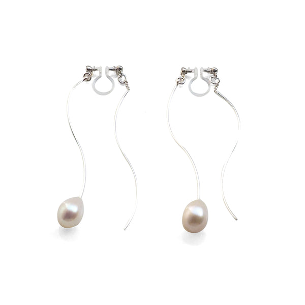 Double Sided White Freshwater Pearl with Wave Bar Invisible Clip On Earrings (Silver tone) - Miyabi Grace