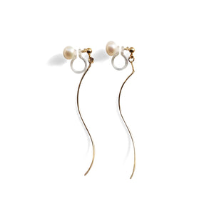 Double Sided White Freshwater Pearl Invisible Clip On Stud Earrings (Gold tone Wave Bar) - Miyabi Grace
