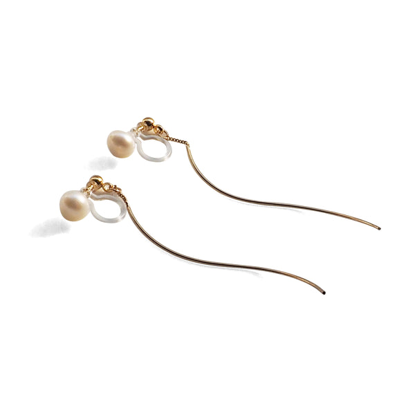 Double Sided White Freshwater Pearl Invisible Clip On Stud Earrings (Gold tone Wave Bar) - Miyabi Grace