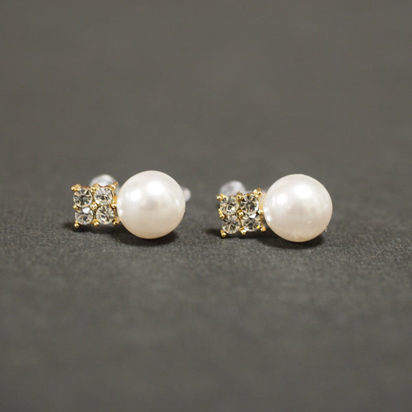 White Pearl and Rhinestone Invisible Clip On Stud Earrings (Gold tone) - Miyabi Grace