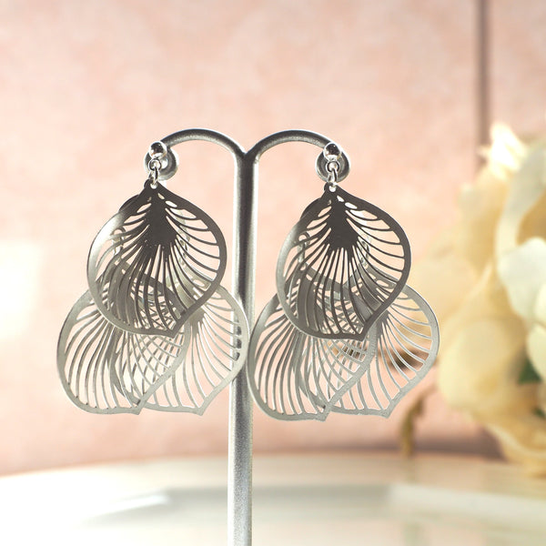 Dangle silver three leaf filigree invisible clip on earrings - Miyabi Grace