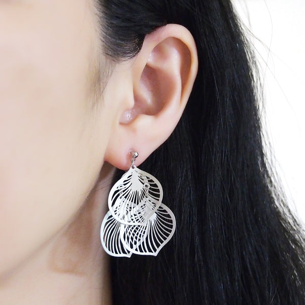Dangle silver three leaf filigree invisible clip on earrings - Miyabi Grace