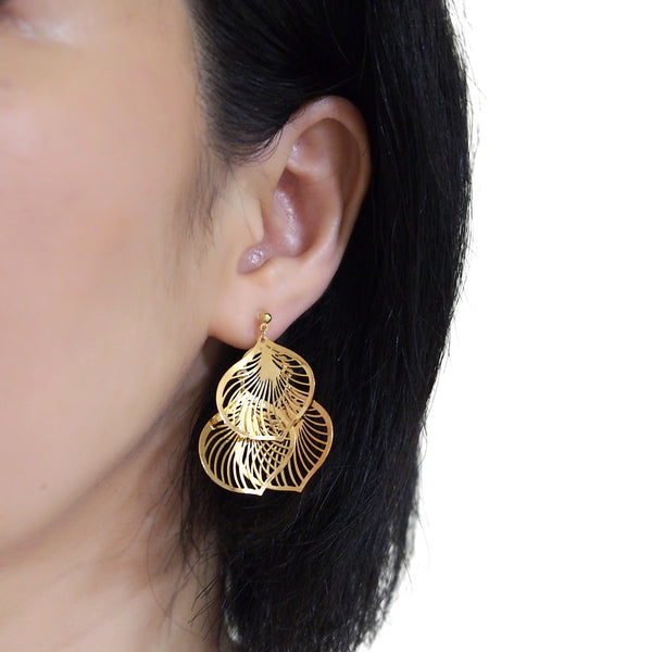 Dangle gold three leaf filigree invisible clip on earrings - Miyabi Grace